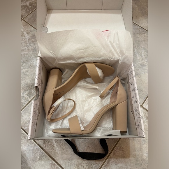 Call it Spring TAYVIA Heels - Picture 1 of 7